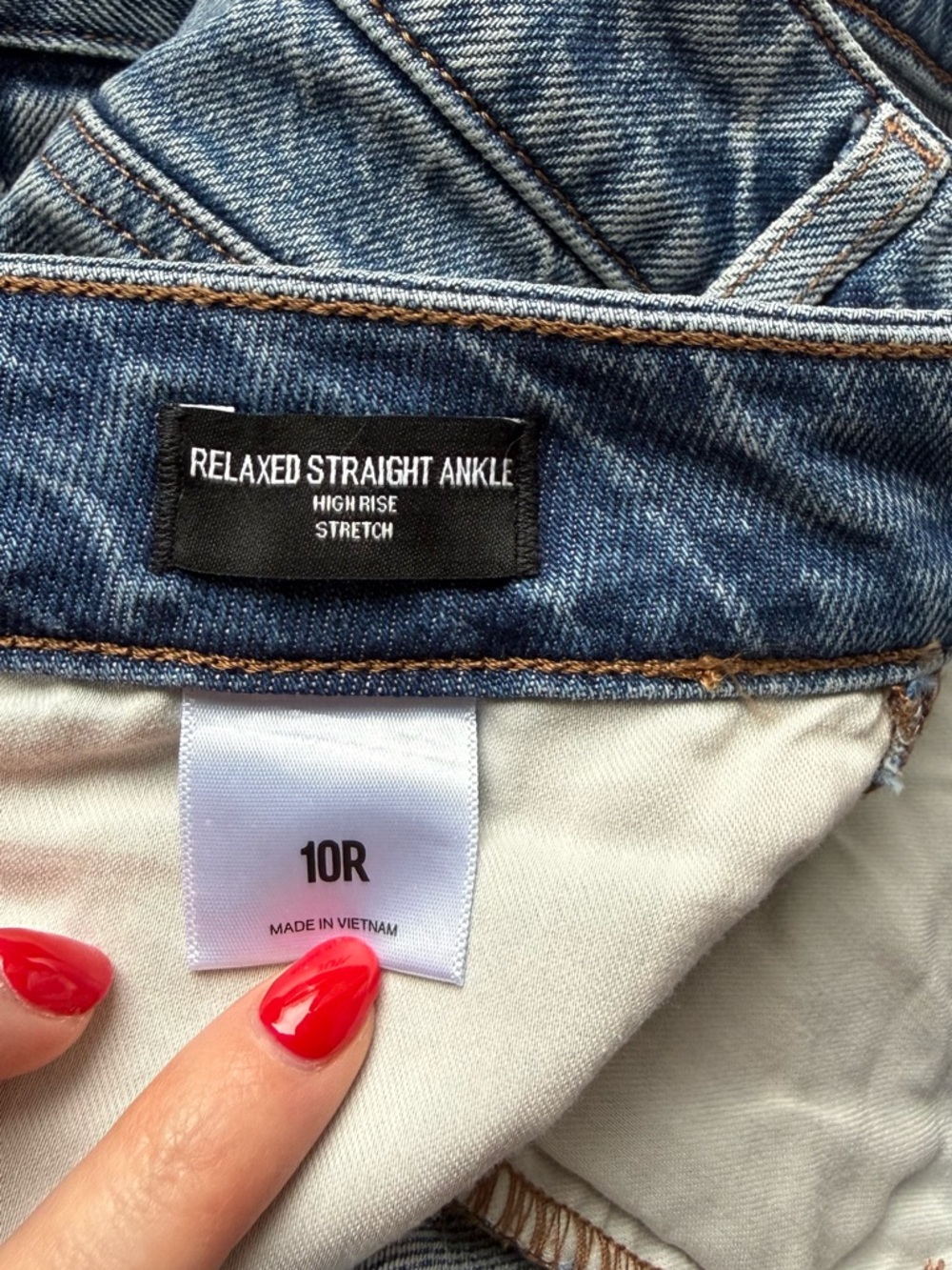 EXPRESS Relaxed Straight Ankle Jeans with Black Side Stripe, Size 10 - Picture 6 of 7